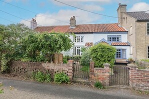 Exterior - Angel Cottage, Wenhaston. Nr Southwold and Minsmere (Suffolk)