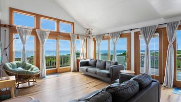 Een smart-tv en een dvd-speler