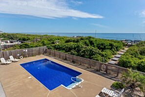 حمّام سباحة مُدفَّأ