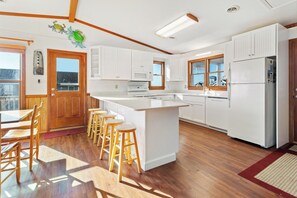 Fridge, microwave, oven, stovetop - 7139 Kessing's Down Home * 3 Min Walk to Beach (Nags Head)