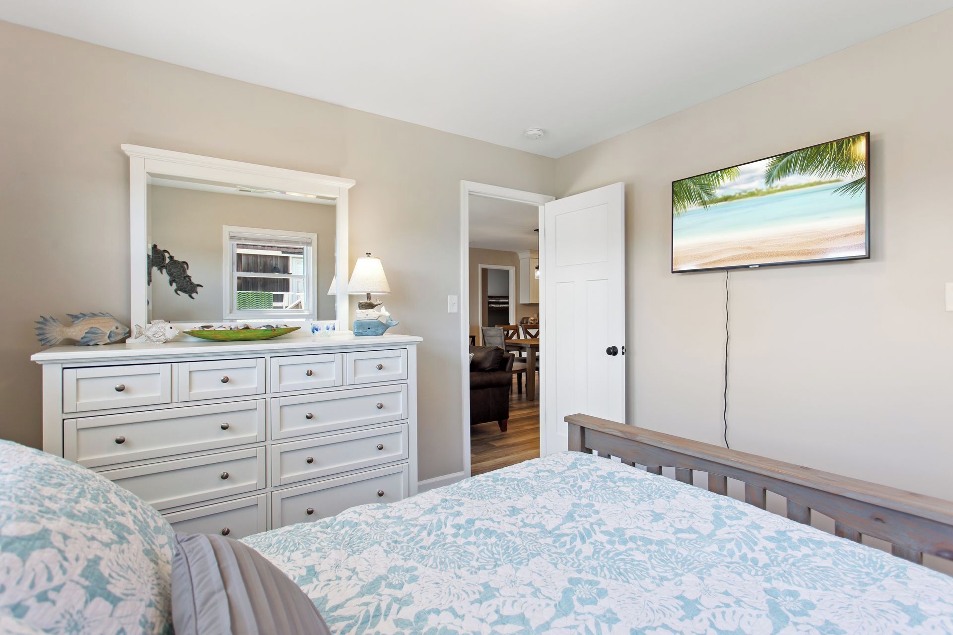 4 bedrooms, WiFi (free), bed sheets