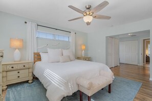 3 slaapkamers, een strijkplank/strijkijzer, gratis wifi, beddengoed