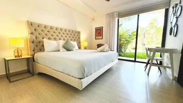 7 chambres, bureau, fer et planche à repasser, lit parapluie