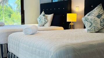 7 chambres, bureau, fer et planche à repasser, lit parapluie