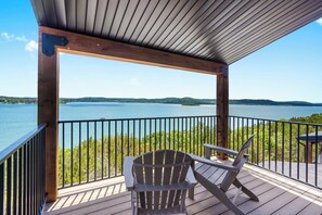 Property grounds - Amazing Table Rock Views with Private Hot Tub, Theatre Room & Free Daily Branson Attraction Tickets (Hollister)