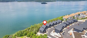 Amazing Views of Table Rock, Pvt Hot Tub, Theatre Room, Free Daily Tickets to Branson Attractions!
