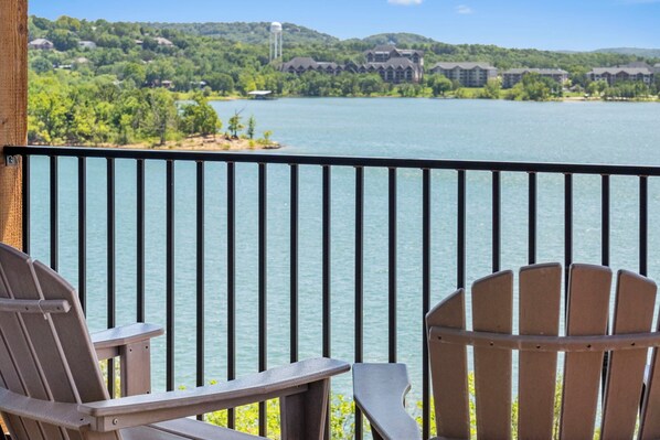 Property grounds - Amazing Table Rock Views with Private Hot Tub, Theatre Room & Free Daily Branson Attraction Tickets (Hollister)