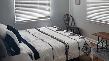 2 camere, una scrivania, ferro/asse da stiro, culla da viaggio