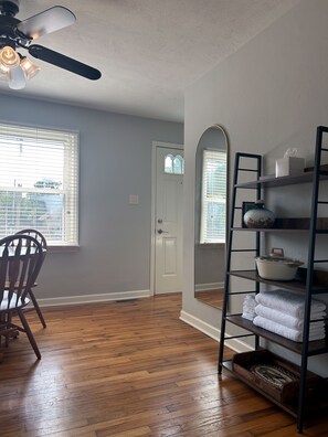 Interior - Quaint 2 bed in Champaign (Champaign)
