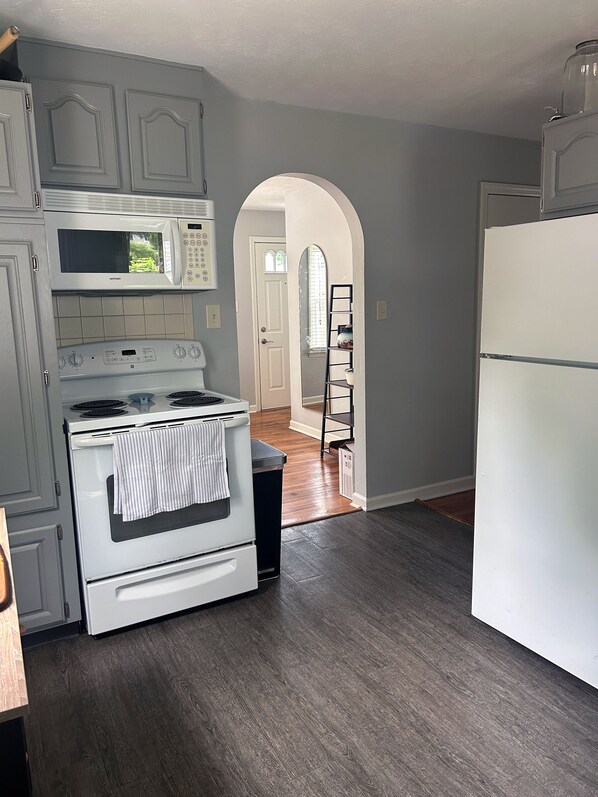 Interior - Quaint 2 bed in Champaign (Champaign)