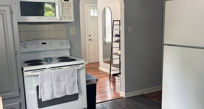 Quaint 2 bed in Champaign