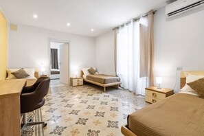 4 bedrooms, desk, iron/ironing board, travel cot - GuestHost - La Dimora dei Mille - Roomy Apartment with Terrace (Palermo)