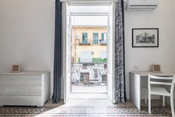 Interior - La Dimora dei Mille - Roomy Apartment with Terrace (Palermo)