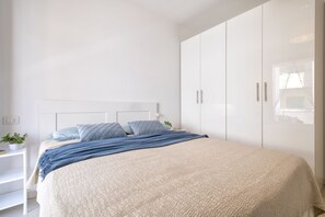 1 habitación, tabla de planchar con plancha, wifi y ropa de cama 