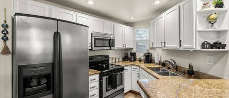 冰箱、微波炉、烤箱、炉灶