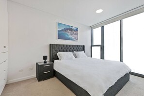 1 bedroom, WiFi, bed sheets - Modern 1BR in Neutral Bay, Near CBD & Transport (Neutral Bay)