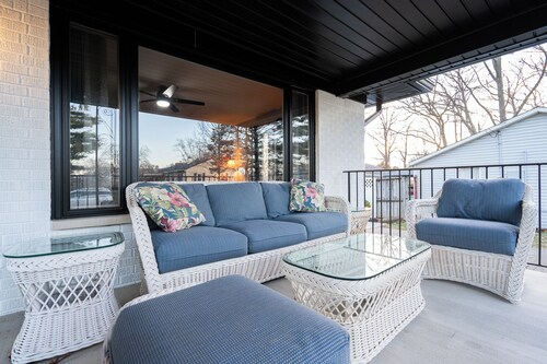 12-Guest Home • Garage + Driveway • Quiet Neighborhood Near Downtown, 2 Kitchens