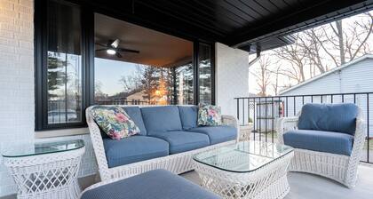 12-Guest Home • Garage + Driveway • Quiet Neighborhood Near Downtown, 2 Kitchens