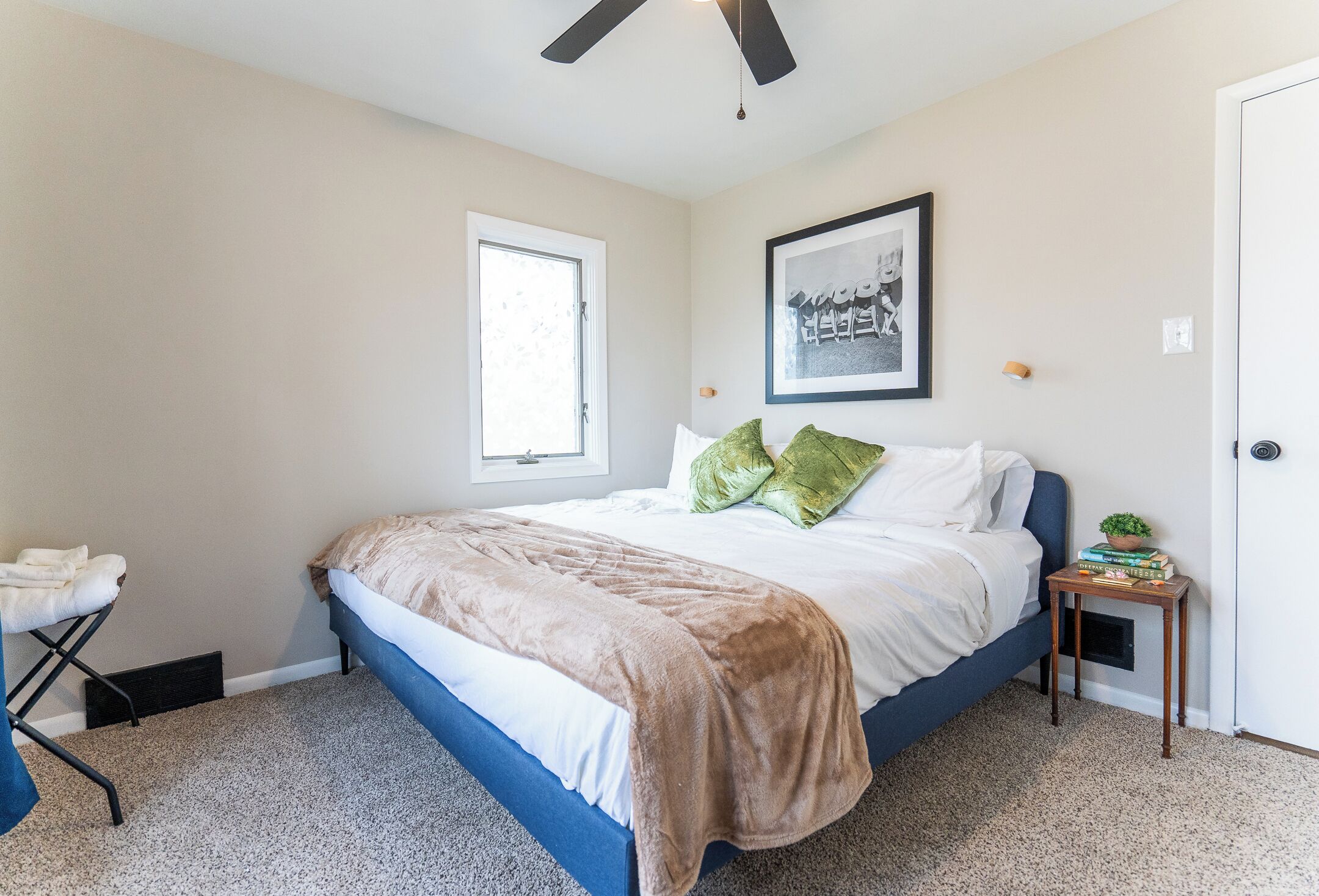 5 habitaciones, tabla de planchar con plancha, wifi y ropa de cama 