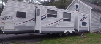 Enjoyable RV with AC in Edmeston