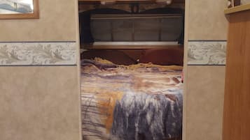 3 bedrooms, bed sheets