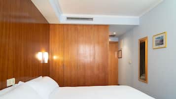 Free minibar, in-room safe, desk, blackout drapes