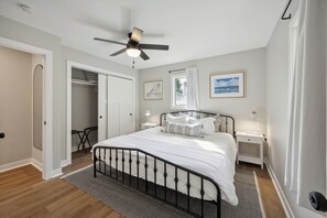 2 chambres, fer et planche à repasser, Wi-Fi, draps fournis