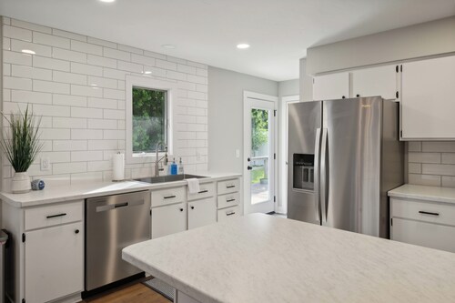 Serenity on Strauss 400 by Kropp Collective – Cozy Green Lake Family Retreat