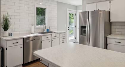 Serenity on Strauss 400 by Kropp Collective – Cozy Green Lake Family Retreat