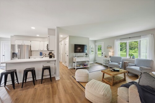 Perfect Green Lake Family Retreat - 5-Min Walk to Lake, Shops, Restaurants & Fun