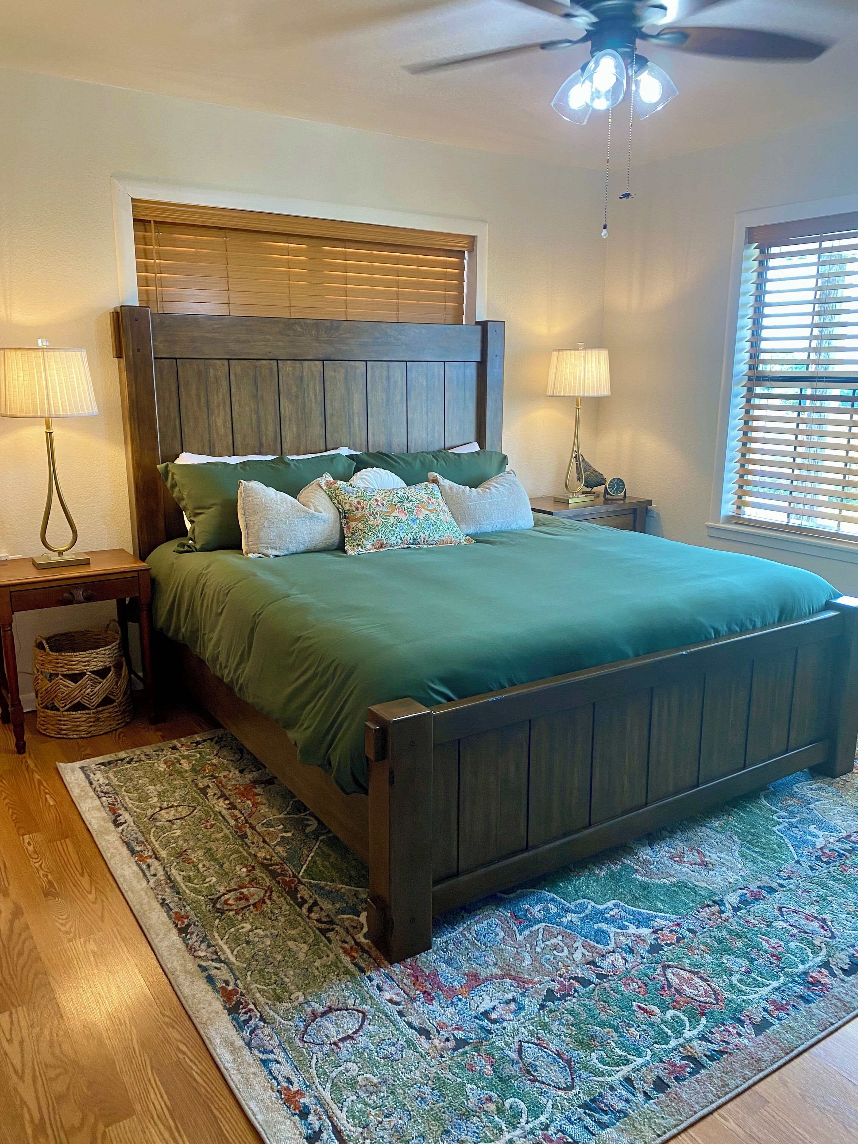 2 habitaciones, tabla de planchar con plancha y cuna de viaje 