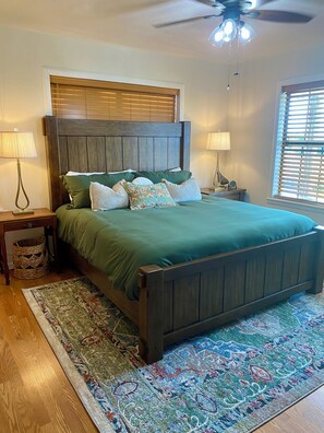 2 habitaciones, tabla de planchar con plancha y cuna de viaje