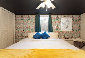 2 bedrooms, iron/ironing board, WiFi, bed sheets - Funky & Private Apartment (Beech Grove)