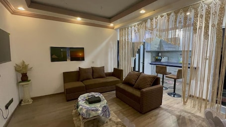 TV. 2-bedroom apartment in superb Port Louis with WiFi, AC