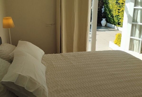 1 habitación, tabla de planchar con plancha, wifi y ropa de cama