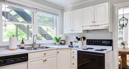 The City Charmer- Mordecai- 5 min to DWTN/ Pets