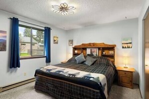 3 quartos, ferros/tábuas de passar roupa, acesso à internet