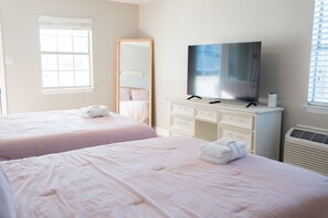 4 bedrooms, iron/ironing board, free WiFi, bed sheets