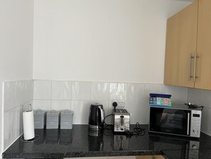 Interior - Hive Stays, sleeps 3, Free Parking, Wifi, Smart Tv (Kettering)