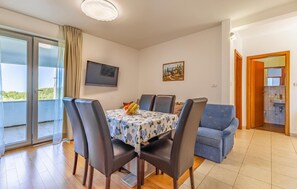 Dining - Stunning apartment in Premantura with WiFi (Premantura)