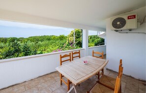 Outdoor dining - Amazing apartment in Premantura (Premantura)