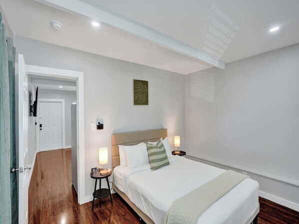 Iron/ironing board, travel crib, free WiFi - Coastal Charm: 1BR Retreat near Pompano Beach (Pompano Beach)