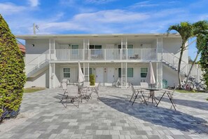 Exterior - Coastal Charm: 1BR Retreat near Pompano Beach (Pompano Beach)