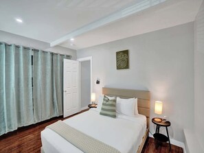 Iron/ironing board, travel crib, free WiFi - Coastal Charm: 1BR Retreat near Pompano Beach (Pompano Beach)