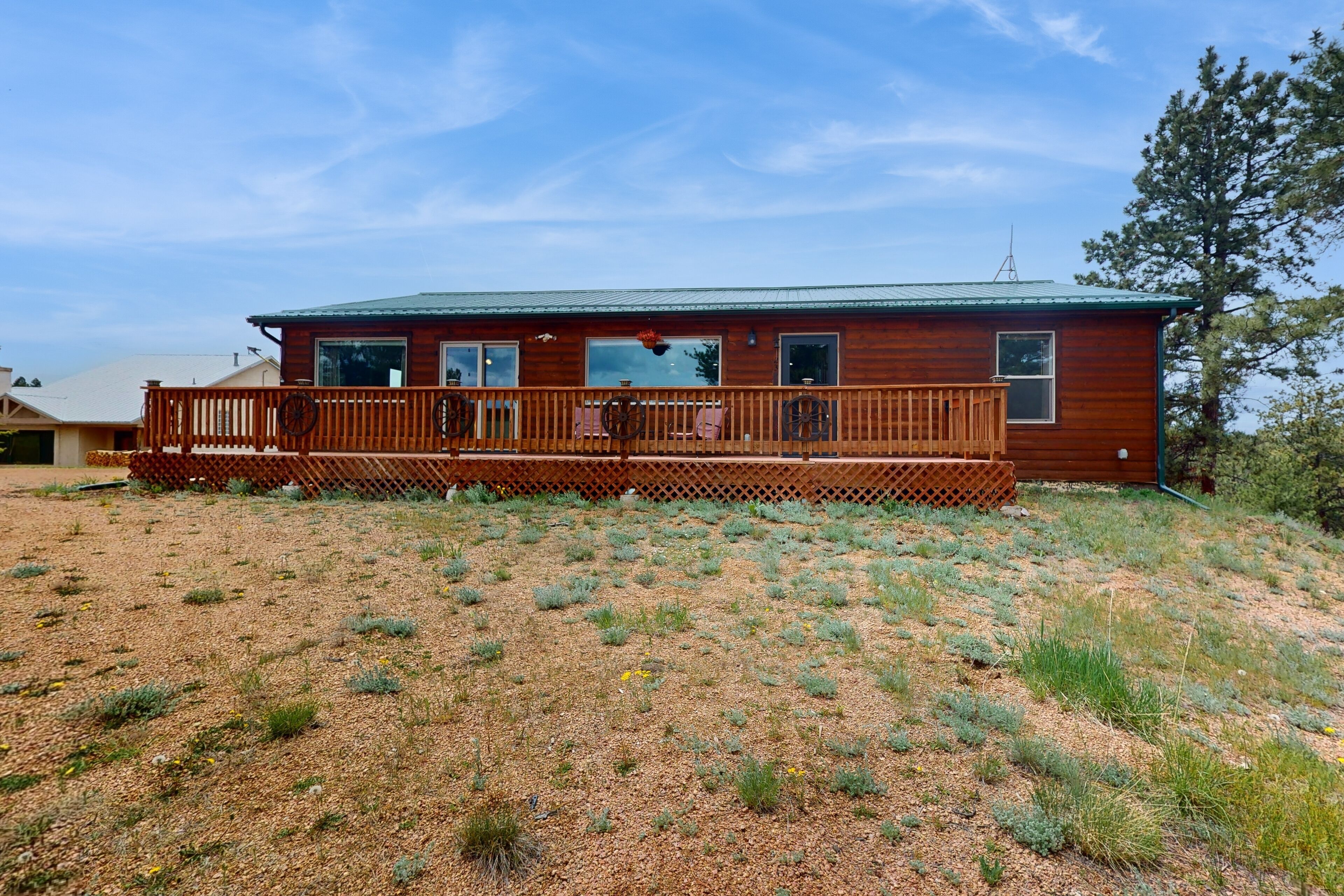 Beautifully furnished home with hot tub and peak views