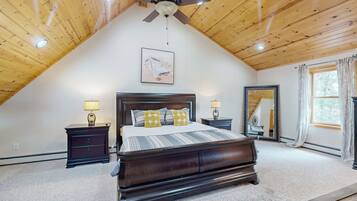 4 عدّة غرف نوم وخدمة الإنترنت وملاءات أسرّة