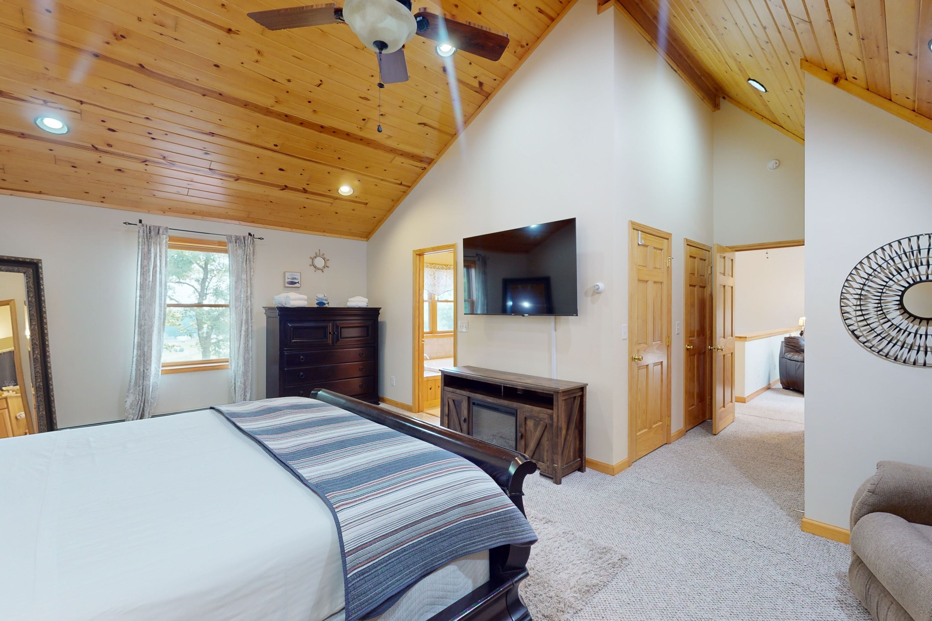 4 bedrooms, internet, bed sheets