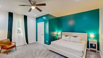 3 bedrooms, desk, iron/ironing board, internet