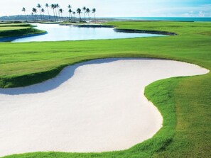 Golf - Resort Dom Pedro Laguna Ceará Timeshare rent, Marambaia Beach, golf and swimming pool. (Riviera Fortaleza)