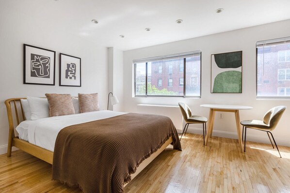 Iron/ironing board, WiFi, bed sheets